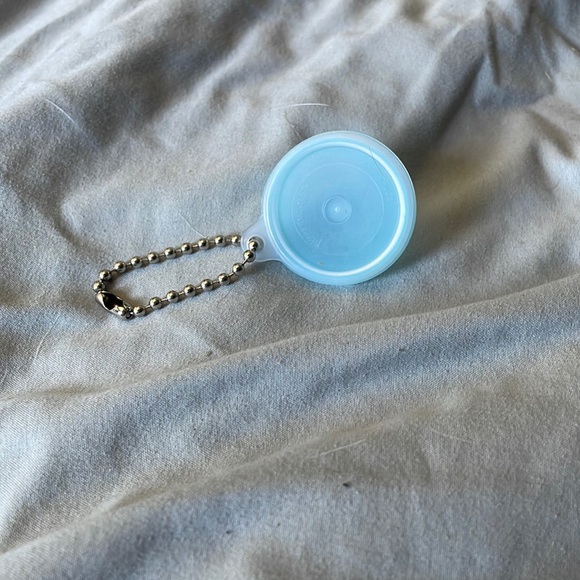 Vintage Tupperware country blue Keychain MINT CONDITION - Picture 1 of 4